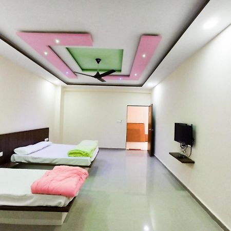 Hotel Plaza Inn Rajpipla エクステリア 写真