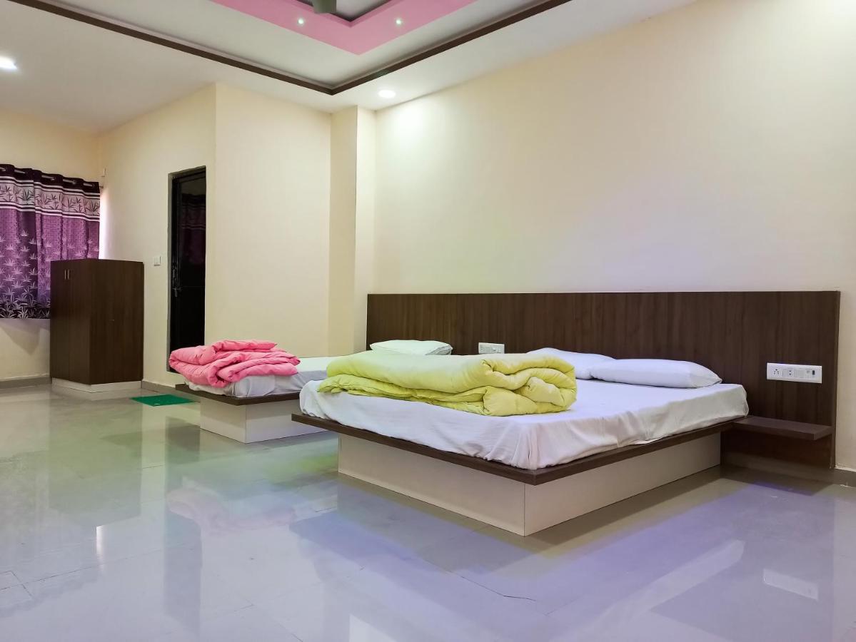 Hotel Plaza Inn Rajpipla エクステリア 写真